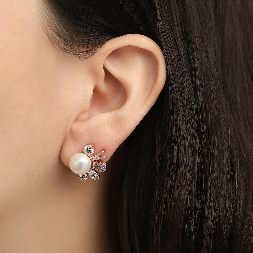 Aretes Pearl Pink Oro Amarillo 14K con Perlas, Zafiros y Espinelas.