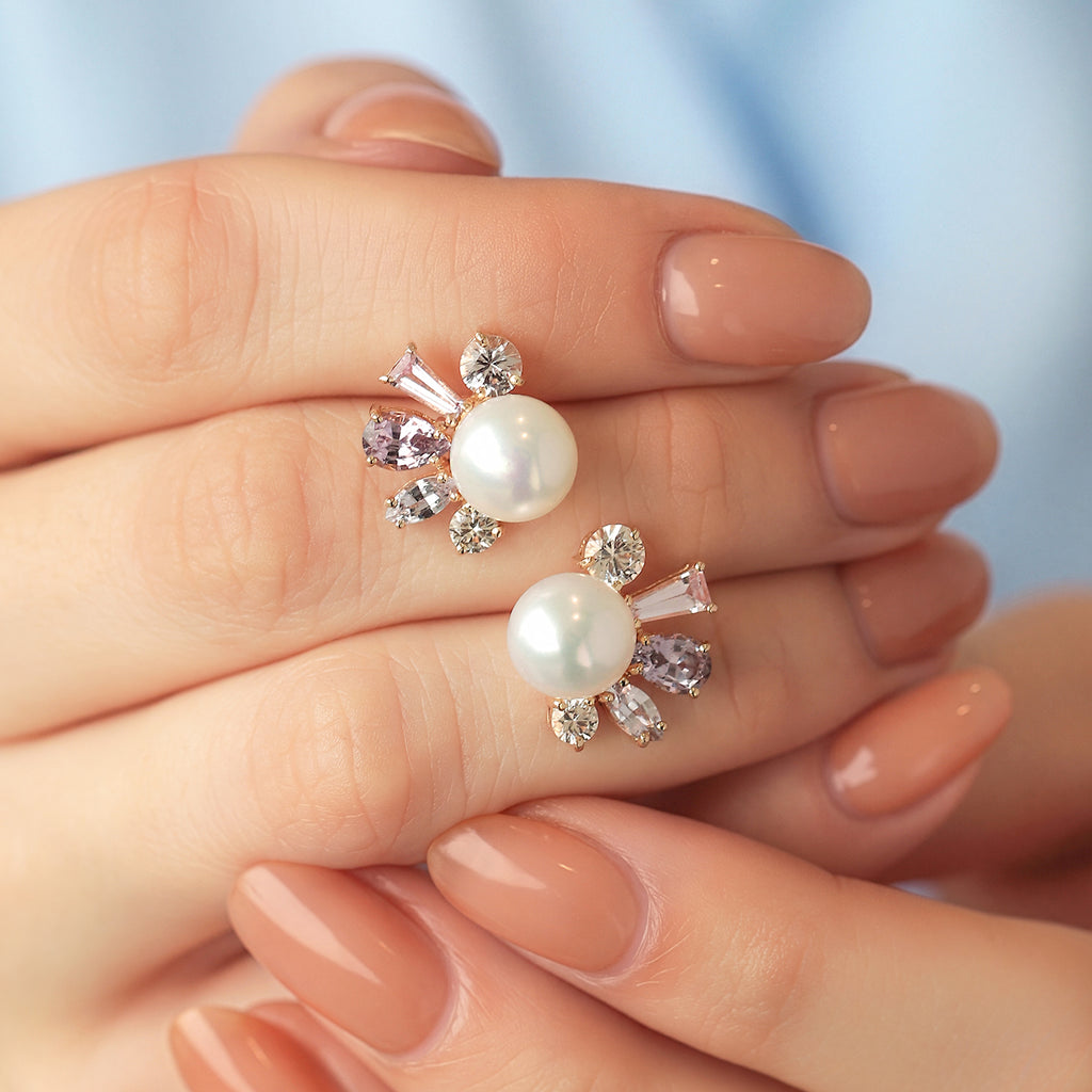 Aretes Pearl Pink Oro Amarillo 14K con Perlas, Zafiros y Espinelas.