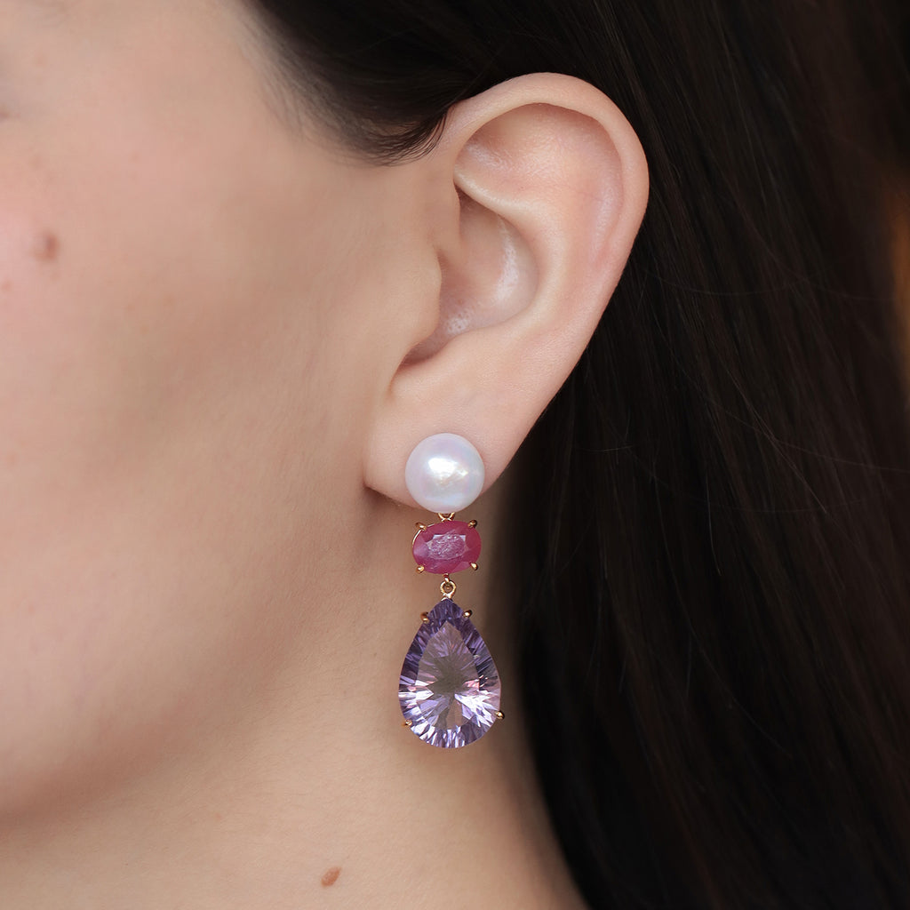 Aretes Sangria Plata .925 con Chapa de Oro 14K, Perlas, Amatistas y Zafiros.