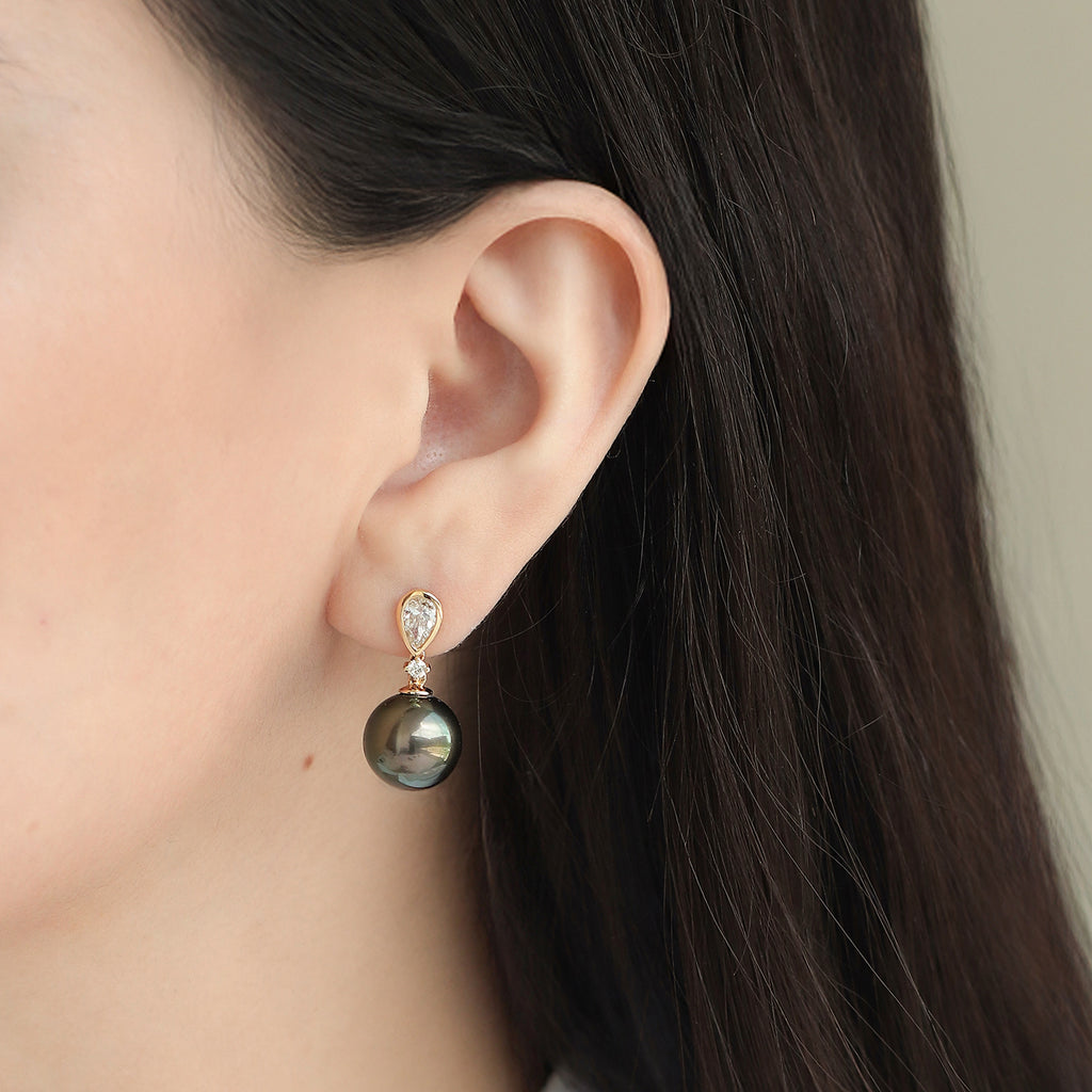 Aretes Satin Oro Amarillo 18K con Perlas Tahitianas y Diamantes.