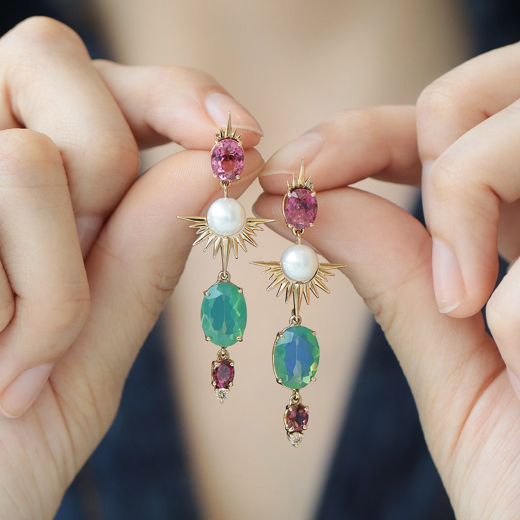 Aretes Teal Venus Oro Amarillo 14K con Turmalinas, Perlas, Ópalos y Diamantes.