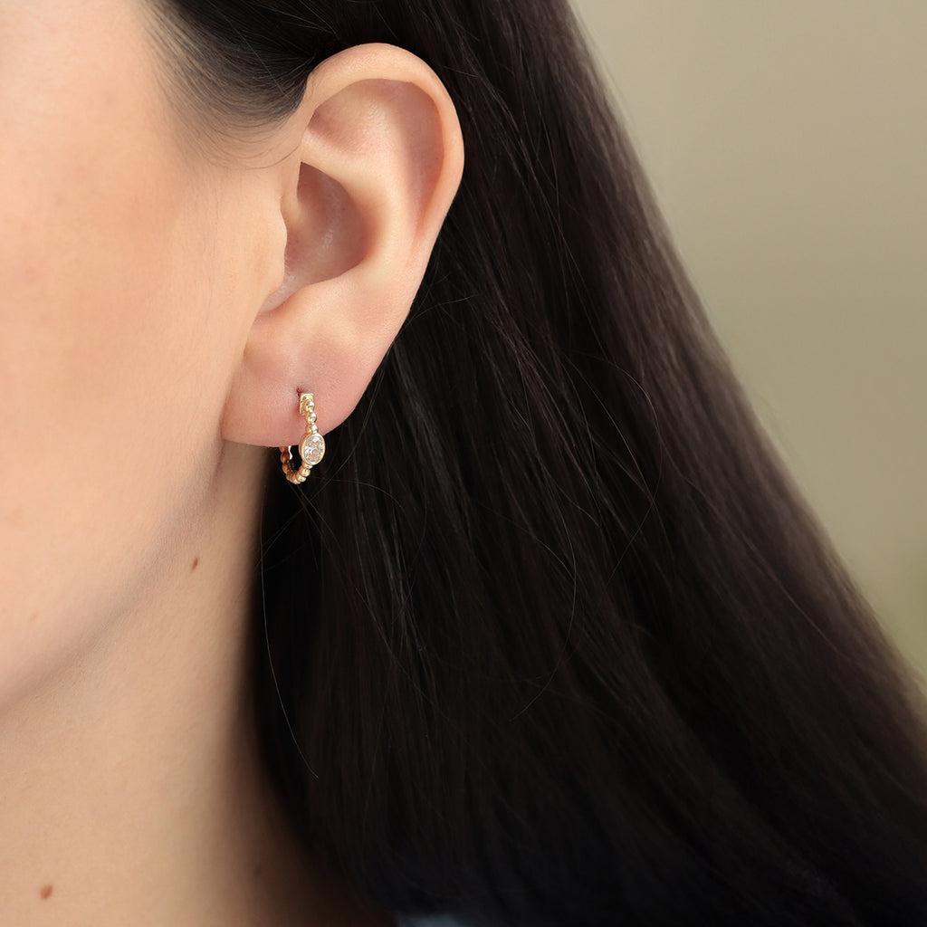 Arracadas Astra Oro Amarillo 14K con Diamantes.