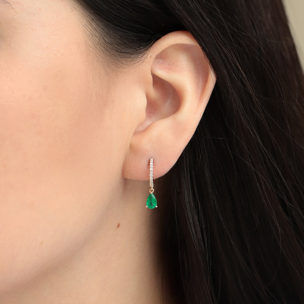 Arracadas Orbit Oro Amarillo 18K con Esmeraldas y Diamantes.