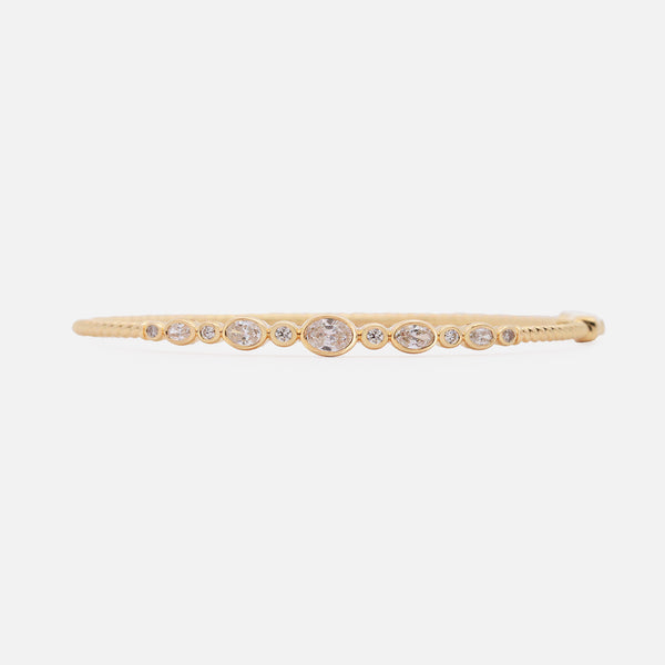 Brazalete Orion Oval Oro Amarillo 14K con Diamantes.