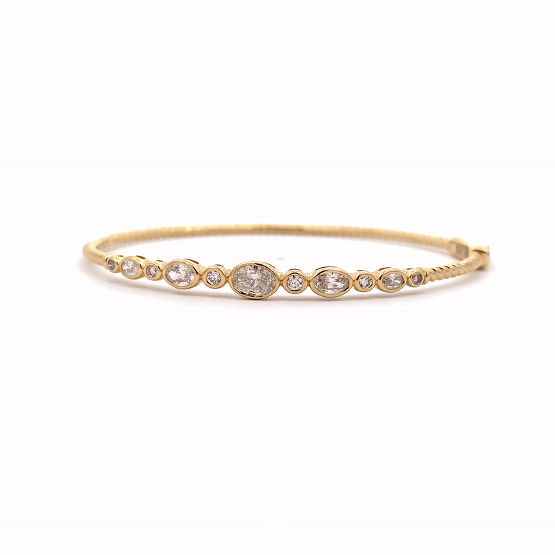 Brazalete Orion Oval Oro Amarillo 14K con Diamantes.