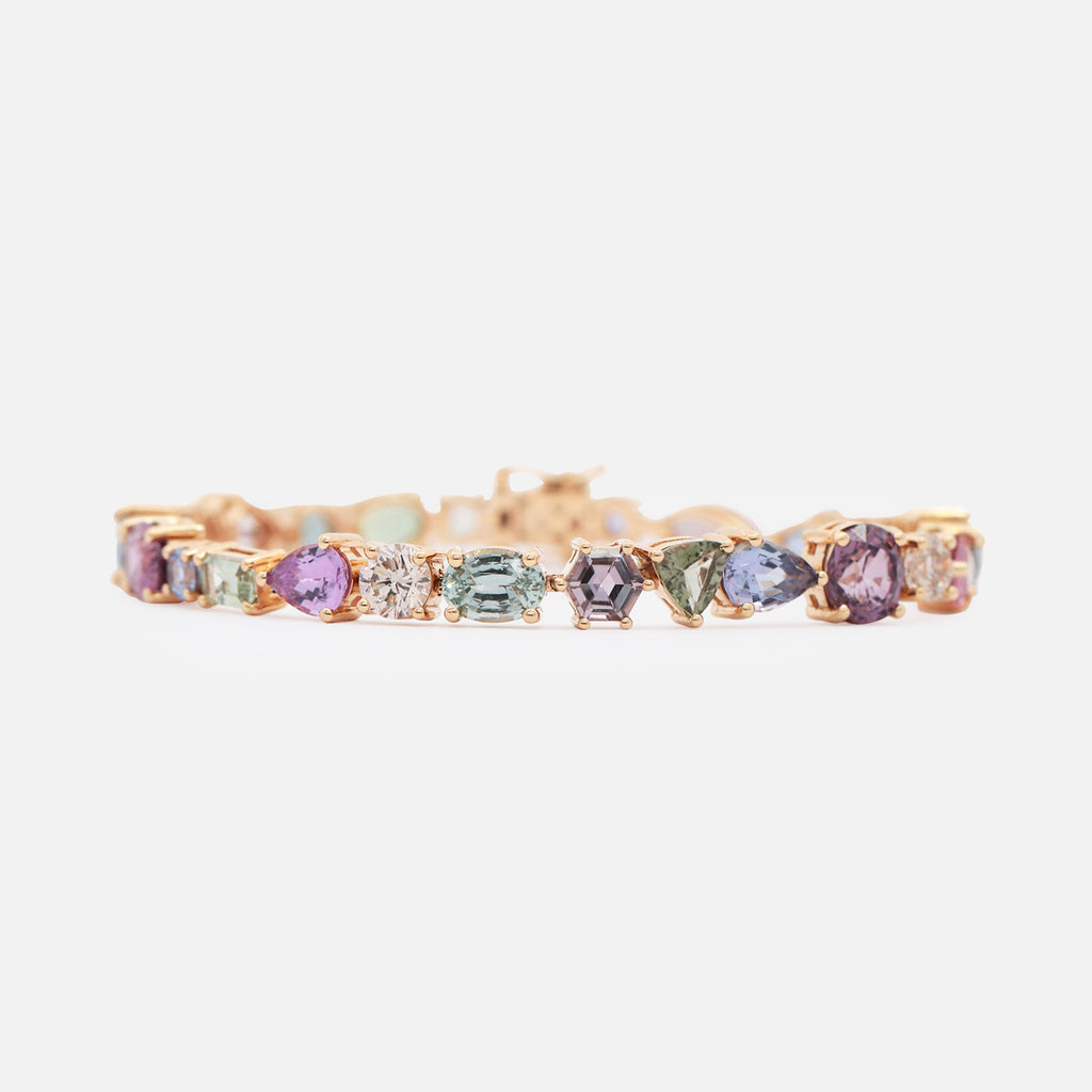 Brazalete Taffy Oro Amarillo 14K con Turmalinas, Zafiros y Amatistas.