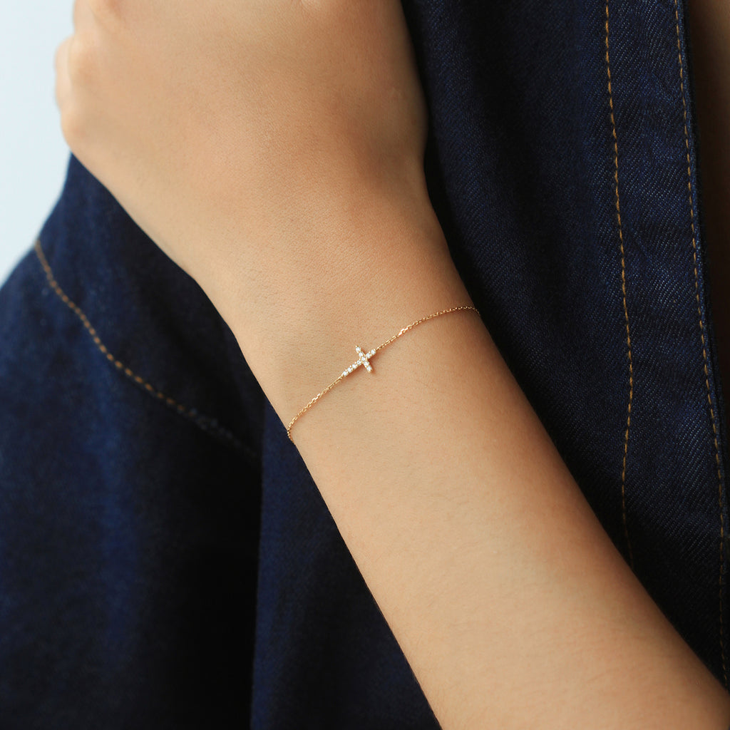 Brazalete Brilliant Cross Oro Amarillo 18K con Diamantes.