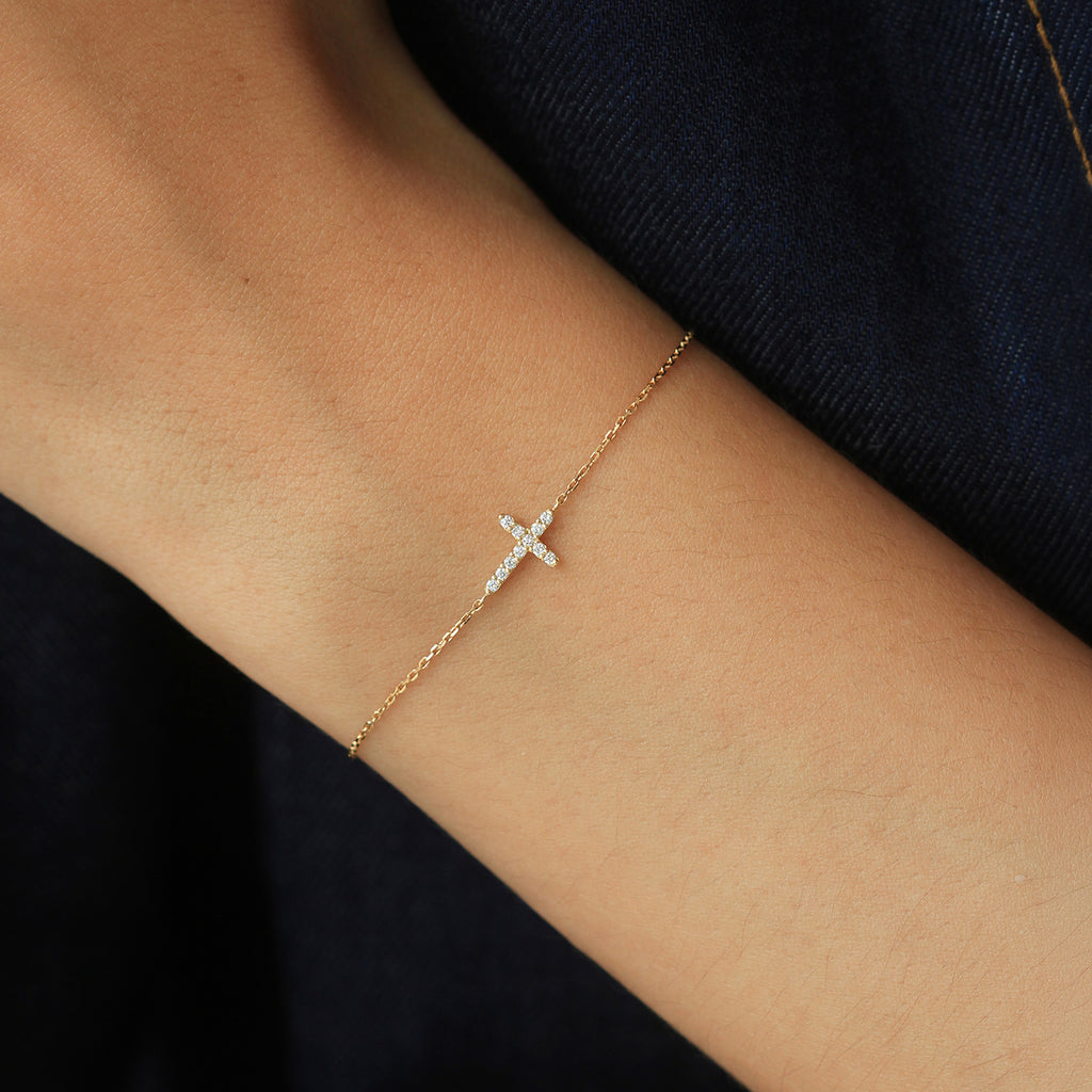 Brazalete Brilliant Cross Oro Amarillo 18K con Diamantes.