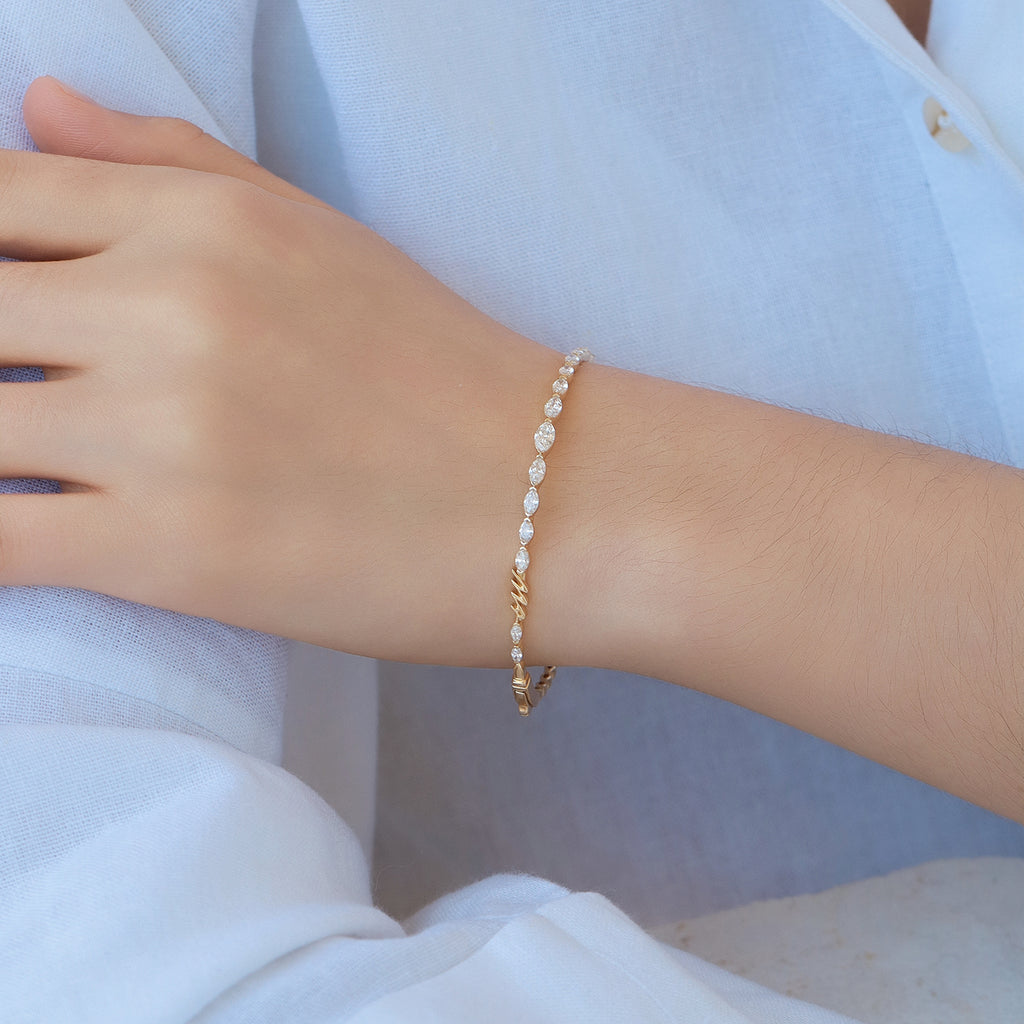 Brazalete Flora Oro Amarillo 14K con Diamantes.
