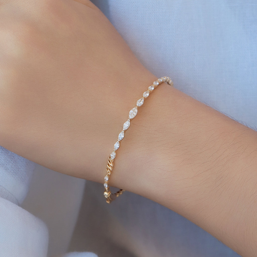 Brazalete Flora Oro Amarillo 14K con Diamantes.
