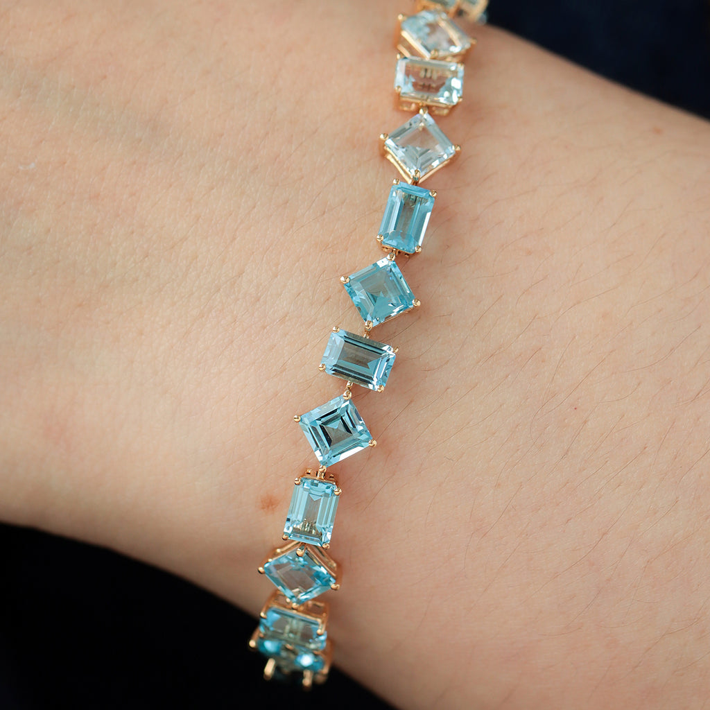 Brazalete Gradient Blue Oro Amarillo 18K con Topacios.