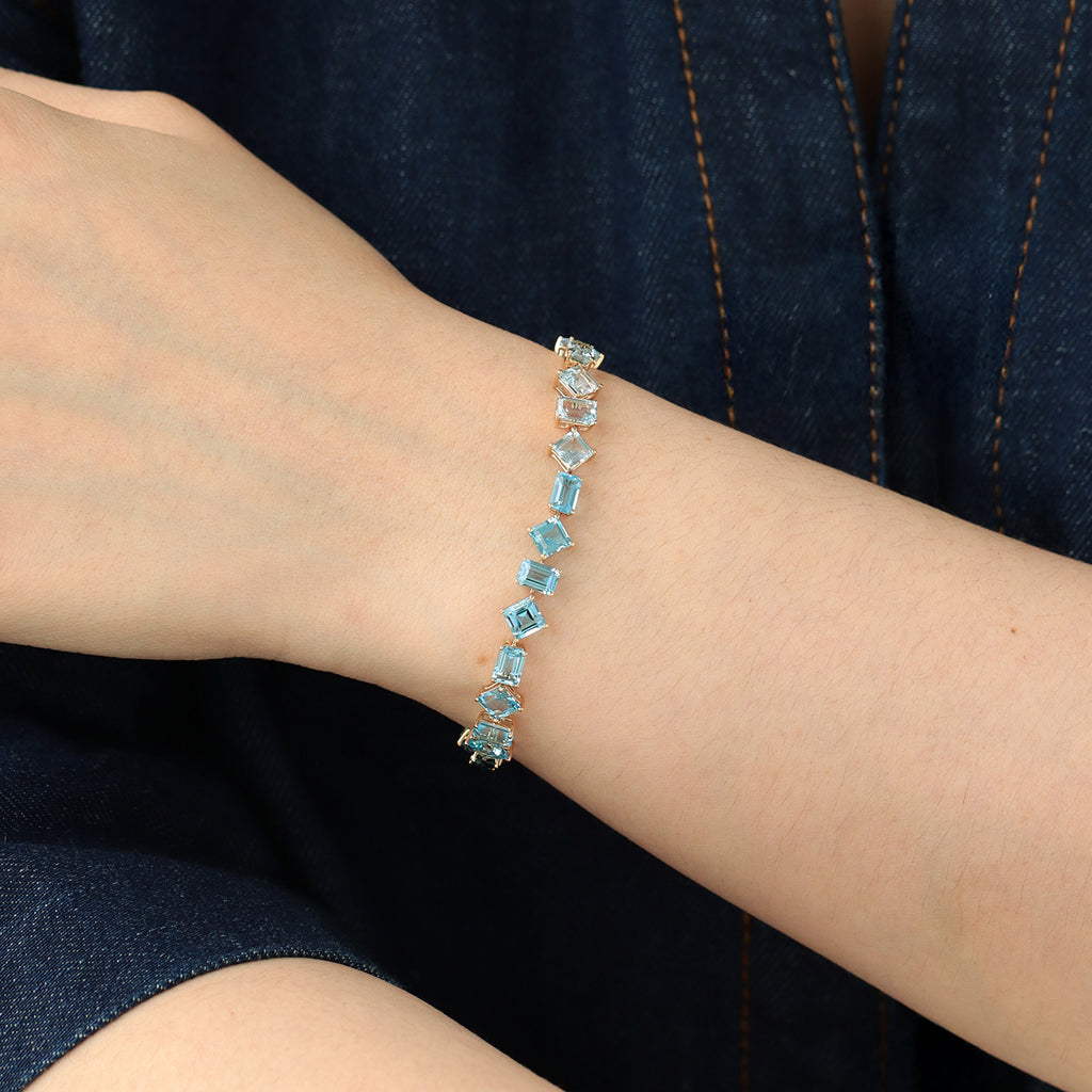 Brazalete Gradient Blue Oro Amarillo 18K con Topacios.