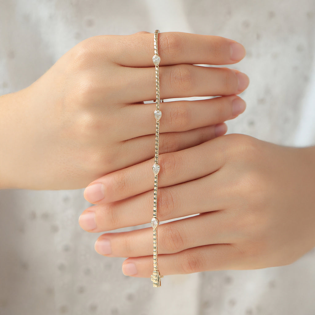 Brazalete Naga Oro Amarillo 14K con Diamantes.