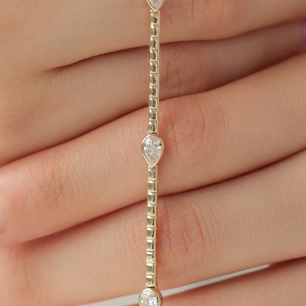 Brazalete Naga Oro Amarillo 14K con Diamantes.