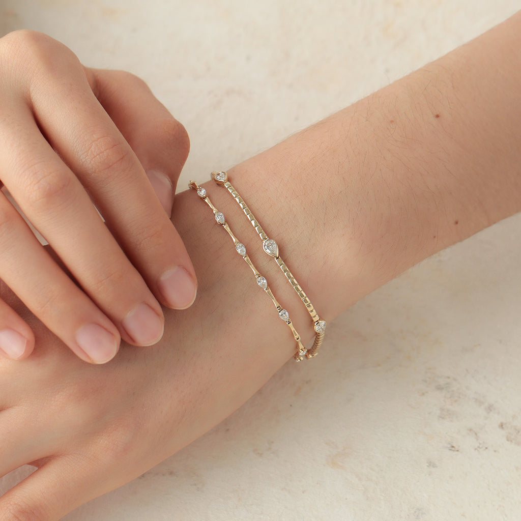 Brazalete Naga Oro Amarillo 14K con Diamantes.