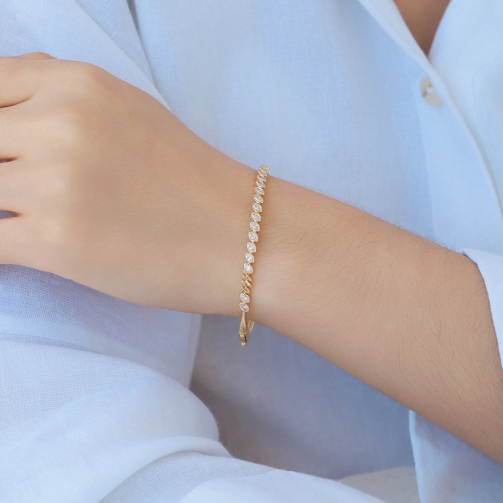Brazalete Orion Marquise Oro Amarillo 14K con Diamantes.