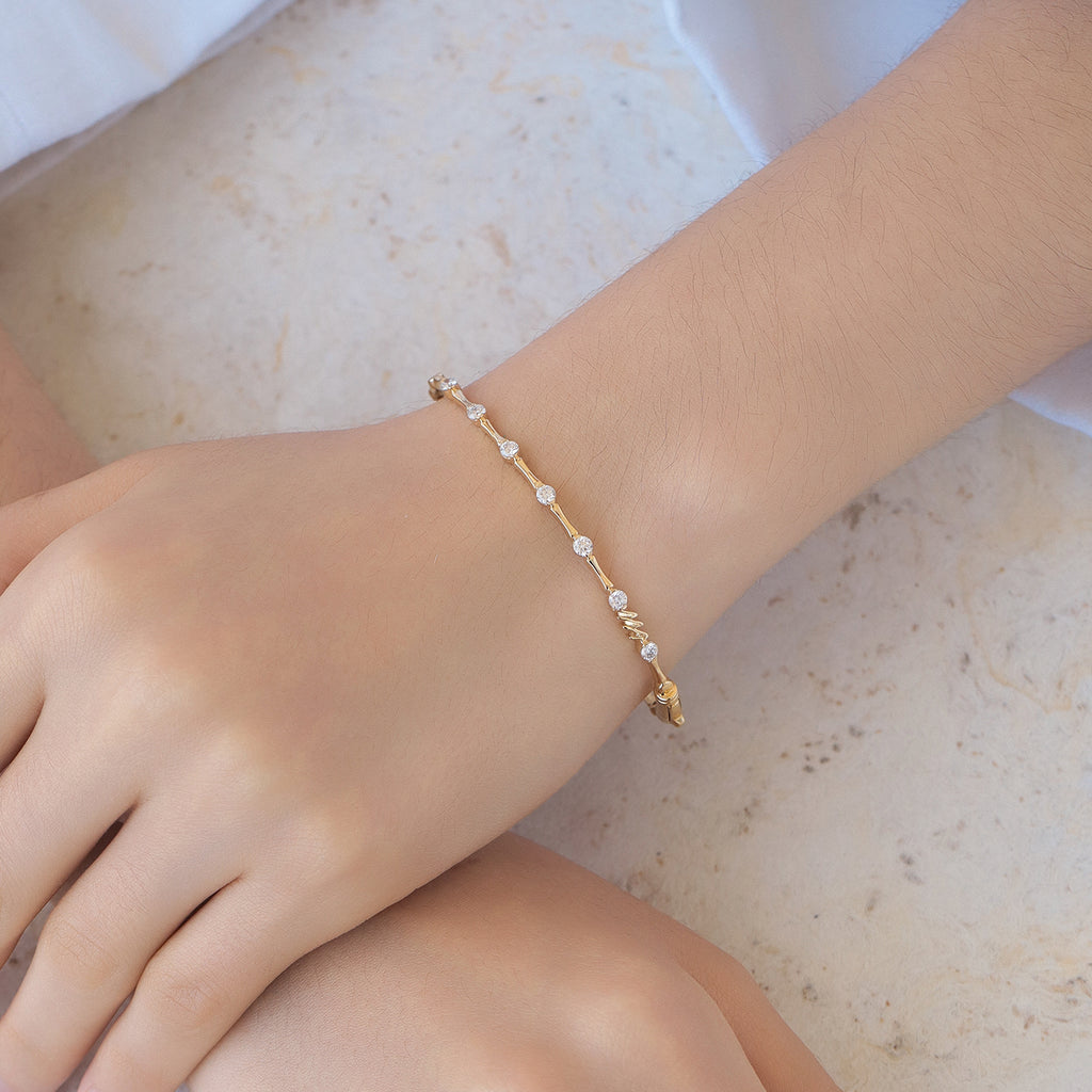 Brazalete Twig Oro Amarillo 14K con Diamantes.