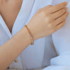 Brazalete Zinnia Oro Amarillo 18K con Zafiros.