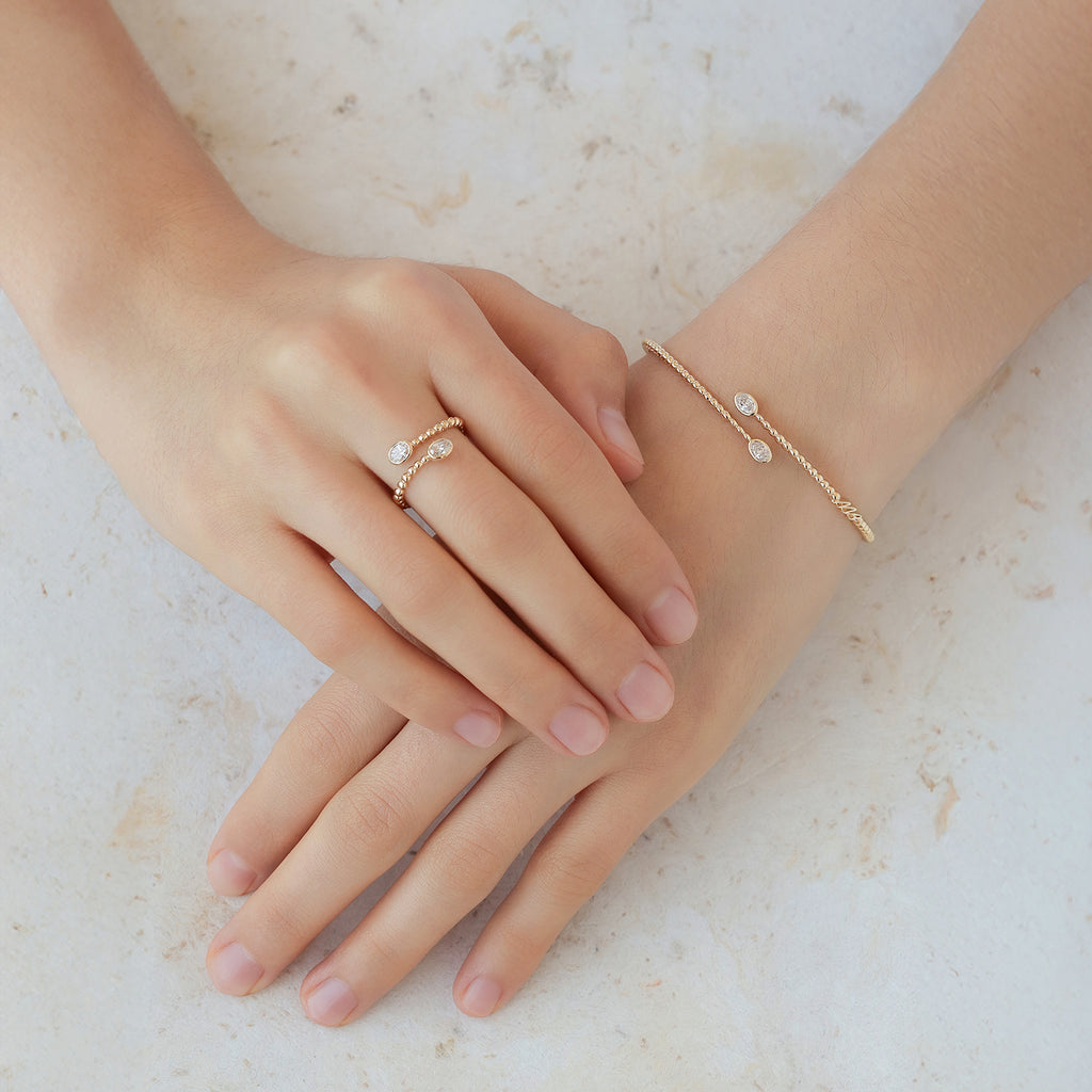 Anillo Astra Oro Amarillo 14K con Diamantes.