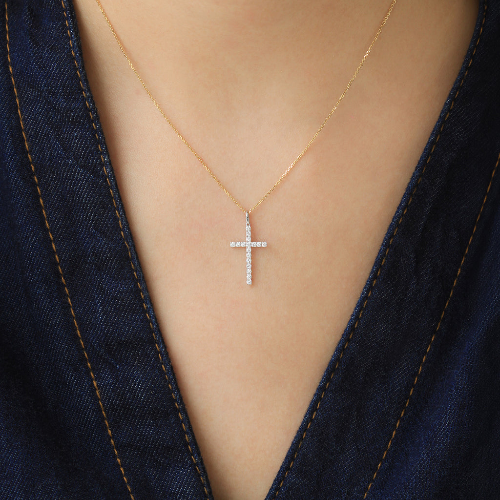 Dije Diamond Cross Oro 18K con Diamantes.