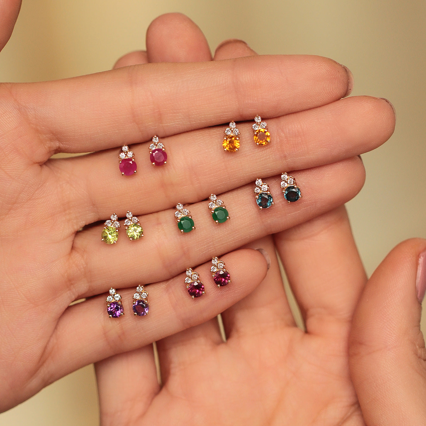 Aretes Lumeria Oro Amarillo 14K con Piedras Naturales y Diamantes.