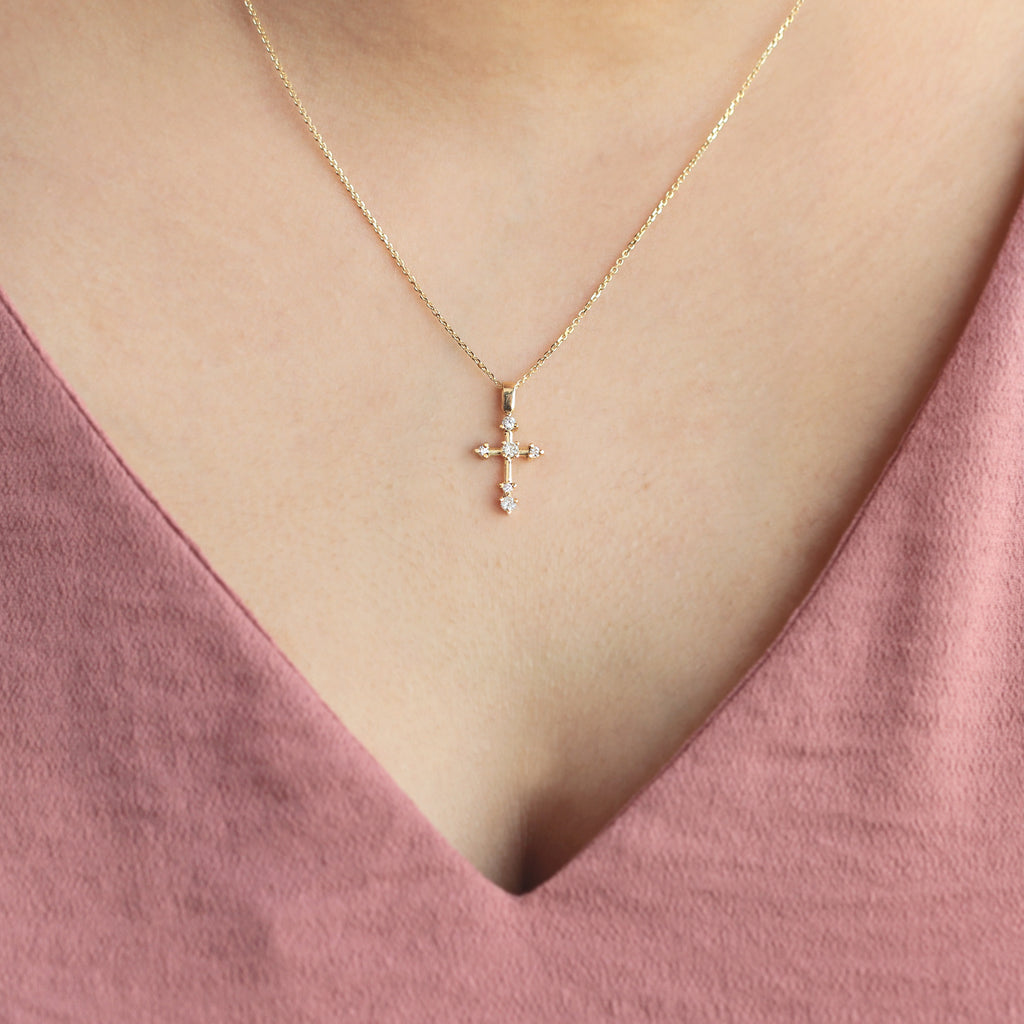 Cadena Radiant Cross Oro 14K con Diamantes.